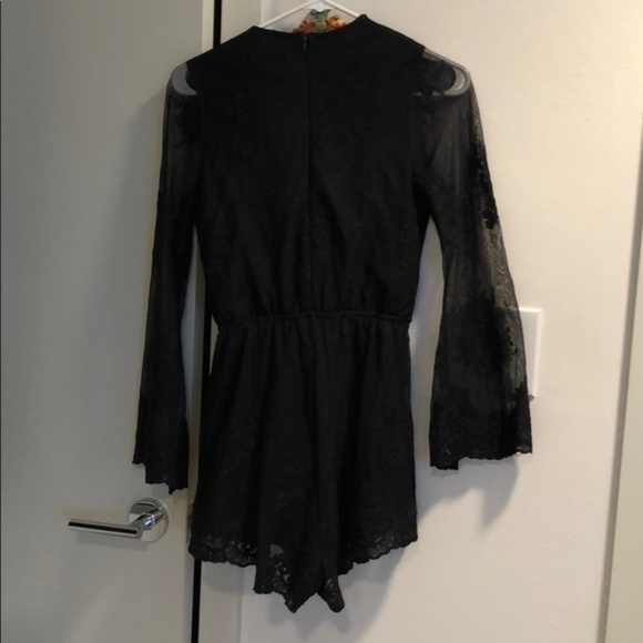 Reverse Black Deep-V romper with lace sleeves - Picture 5 of 8
